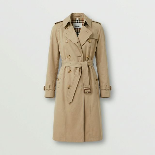 Mannequin to Flat Lay AI — ghost mannequin removal and flat lay conversion